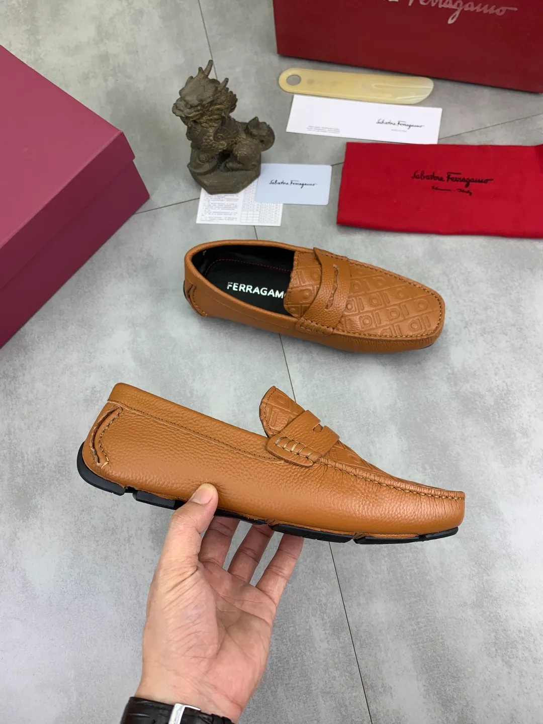 Men's shoes 💰P542 New model, high quality [Ferragamo/Ferragamo] Latest lazy slip-on shoes Original imported calfskin, imported cowhide lining + original luxury metal buckle + original combination outsole Comparison without pressure Code number: 38-45